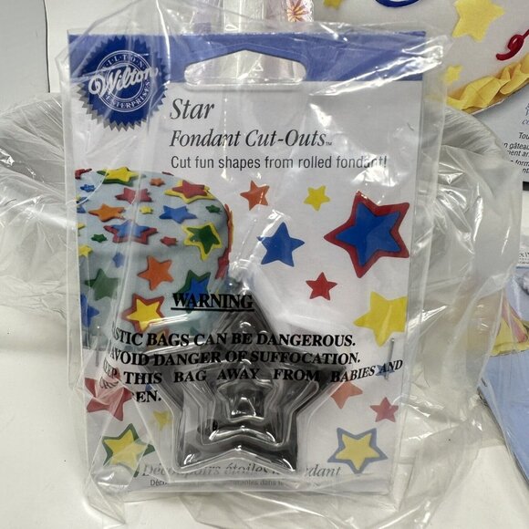 Wilton Fondant Cake Decorating Set 17 Pc Flower Star Round Shape Cutters - Picture 9 of 13